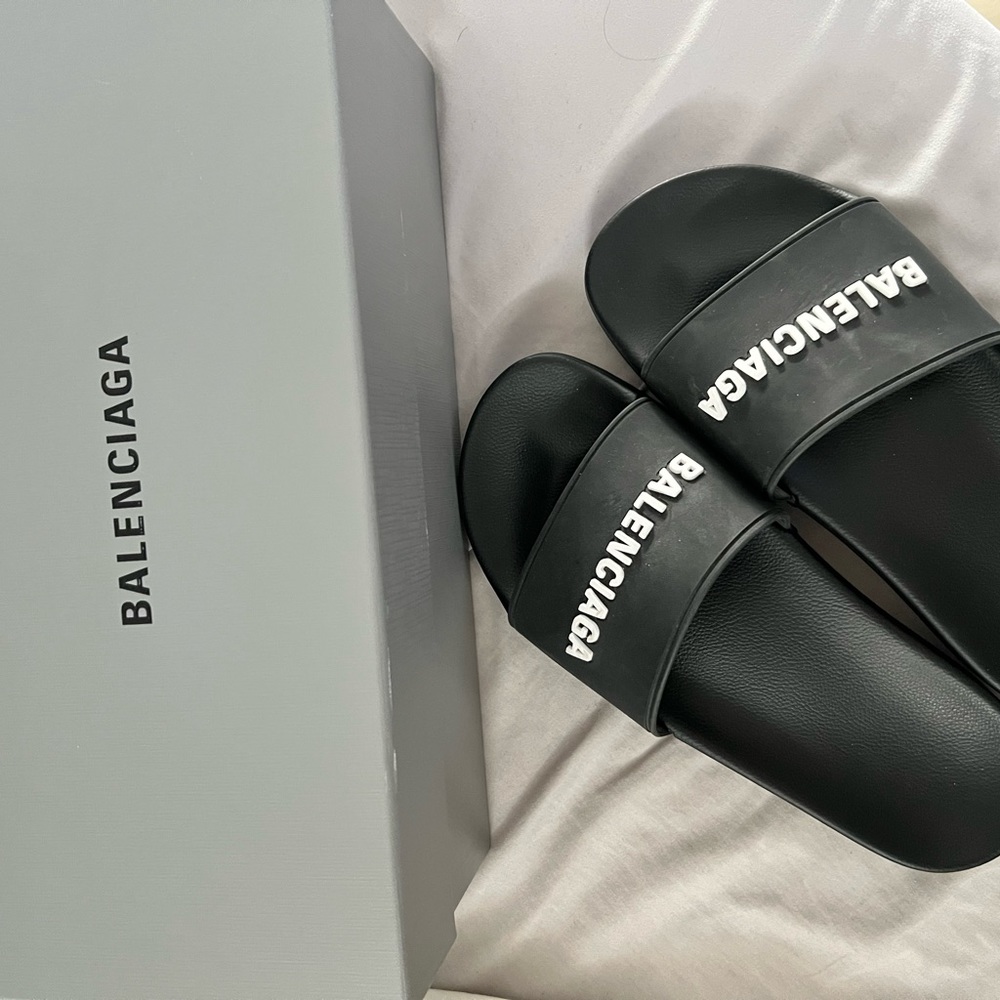 Balenciaga pool slides